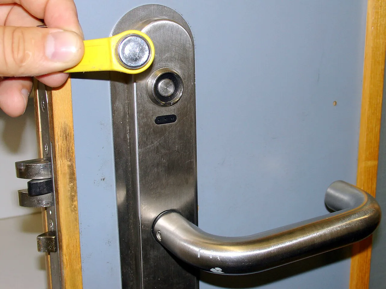 Electronic lock and key — knowing lock parts before installation